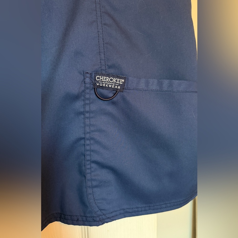 EUC Cherokee Women's Navy Blue Scrub Set - Picture 15 of 15